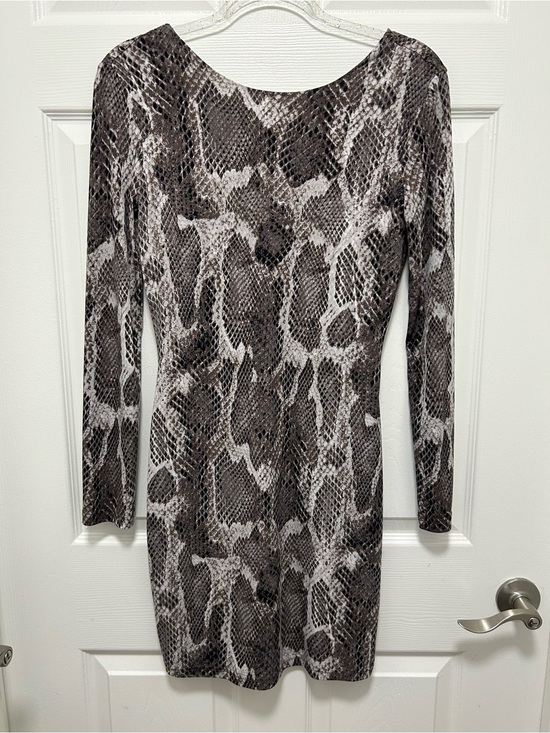 Jennifer Lopez Dresses & Skirts - Jennifer Lopez Gray Snake-Print Long Sleeve Bodycon Dress